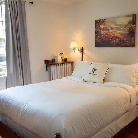 Hochelaga Inn Кингстон Экстерьер фото