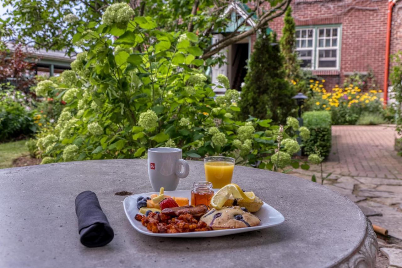 Hochelaga Inn Кингстон Экстерьер фото