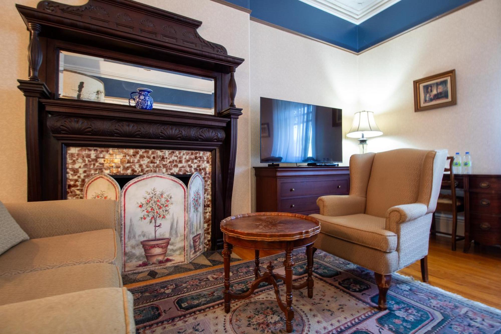 Hochelaga Inn Кингстон Экстерьер фото